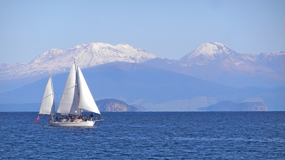 Taupo lake and mountains